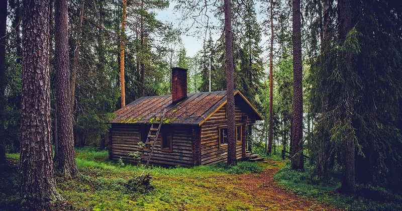 Comment choisir entre jacuzzi, bulle ou cabane perchée